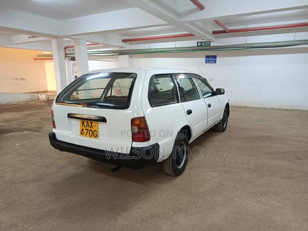 Toyota Corolla 2000 White
