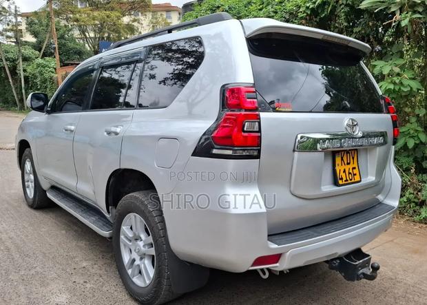 Toyota Land Cruiser Prado 2010 Silver