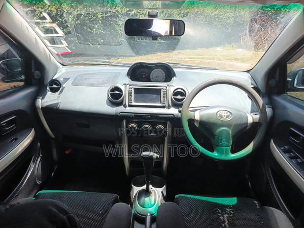 Toyota IST 2004 Silver