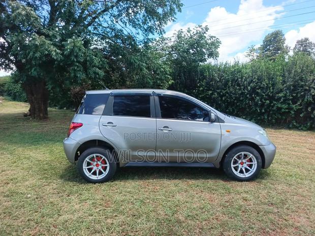 Toyota IST 2004 Silver