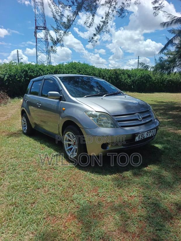 Toyota IST 2004 Silver