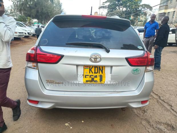 Toyota Corolla Fielder 2017 Silver