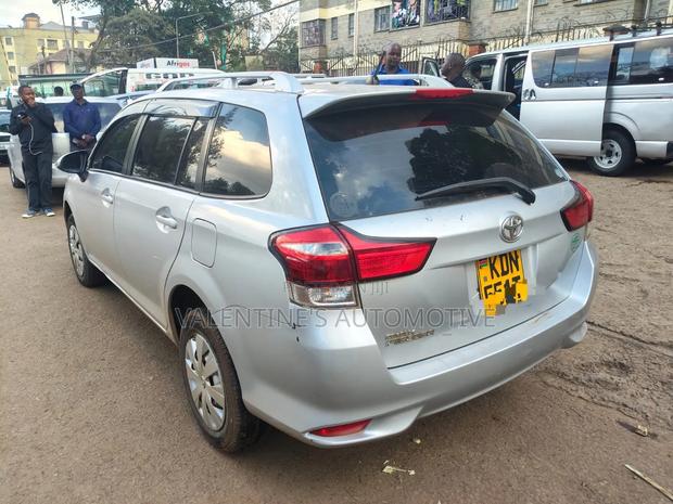 Toyota Corolla Fielder 2017 Silver