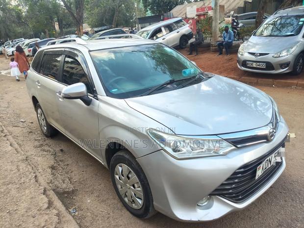 Toyota Corolla Fielder 2017 Silver