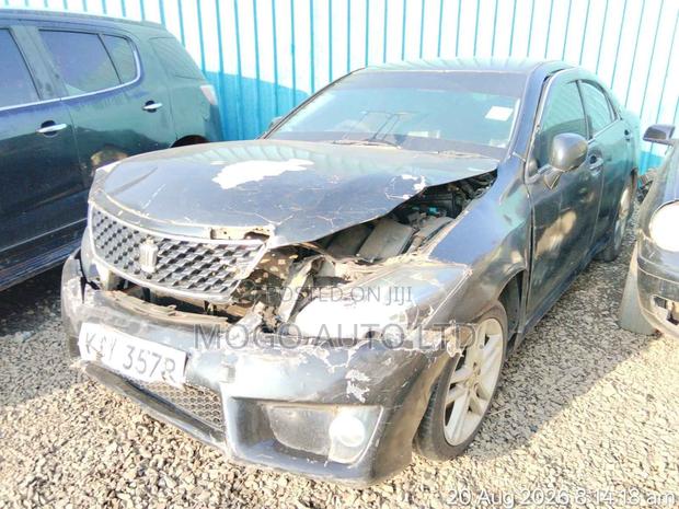 Toyota Crown 2013 Black