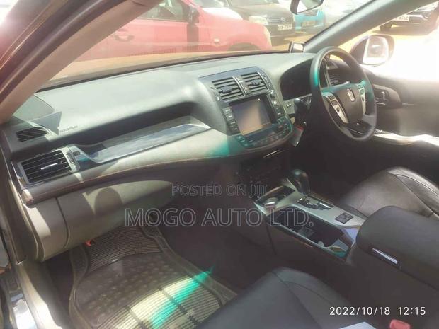 Toyota Crown 2013 Black