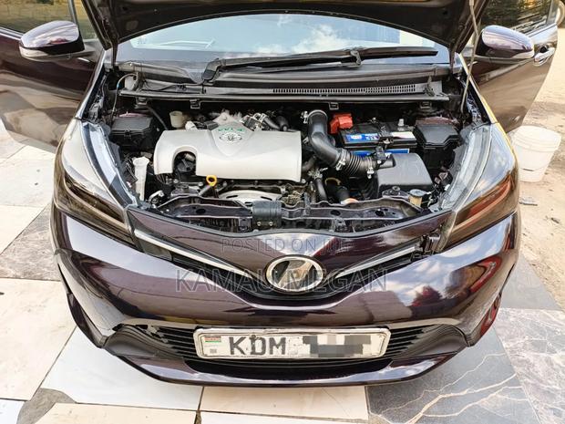 Toyota Vitz 2016 Burgundy