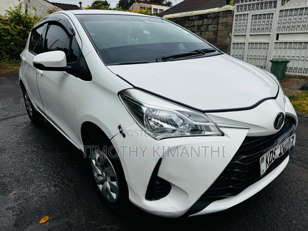 Toyota Vitz 1.3 FWD 5dr 2017 Pearl