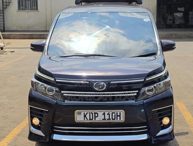 Toyota Voxy 2016 Blue
