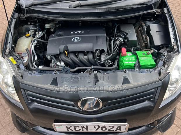 Toyota Auris 2011 Black