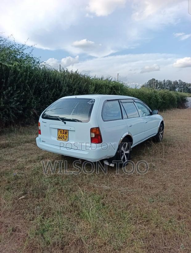 Toyota Corolla 2001 White