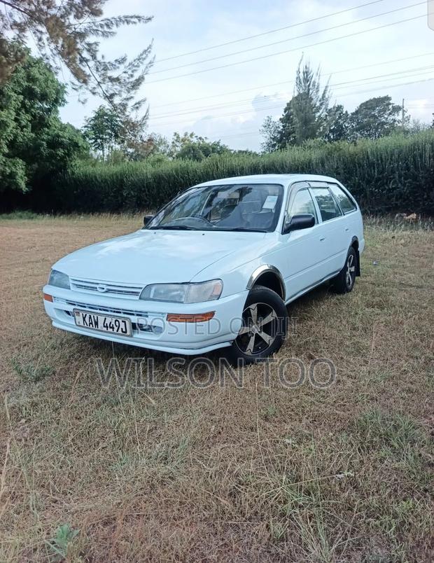 Toyota Corolla 2001 White