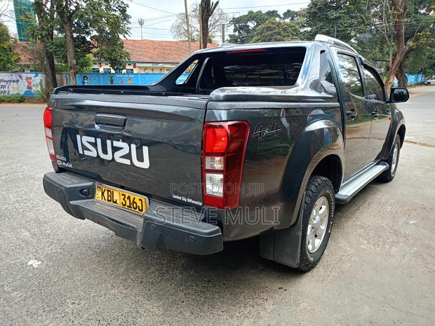 Isuzu D-MAX 2022 Brown