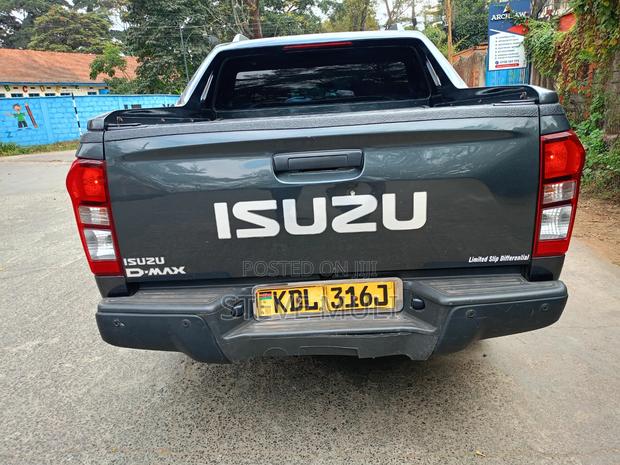 Isuzu D-MAX 2022 Brown