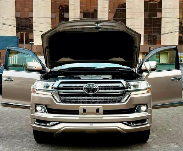 Toyota Land Cruiser 4.6 V8 ZX 2019 Gold