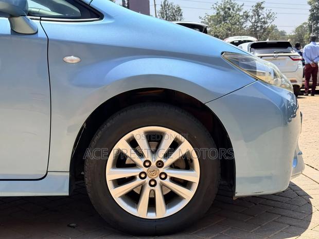 Toyota Wish 2011 Blue