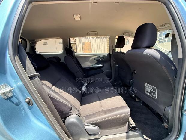 Toyota Wish 2011 Blue