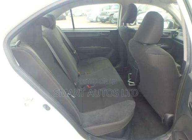 Toyota Axio 1.5 Hybrid 2WD 2019 Off white