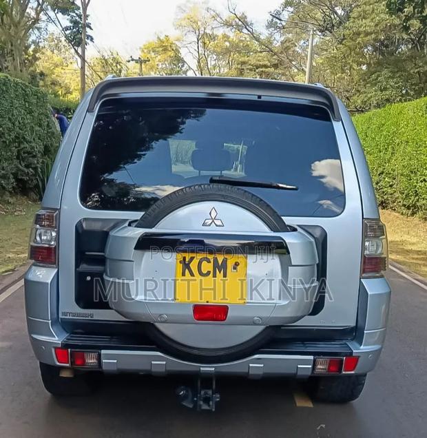 Mitsubishi Pajero 2011 Silver