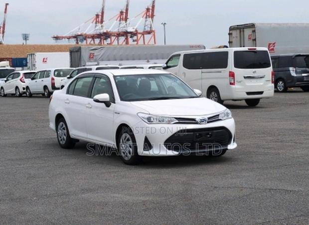 Toyota Axio 1.5 Hybrid 2WD 2020 Pearl
