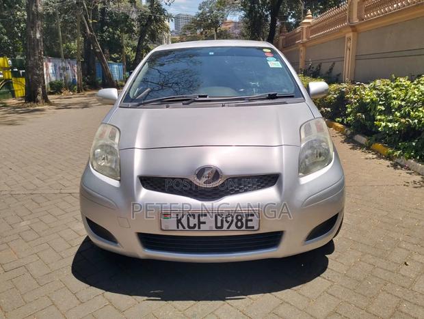 Toyota Vitz 2008 Silver