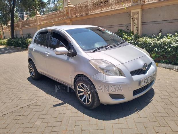 Toyota Vitz 2008 Silver
