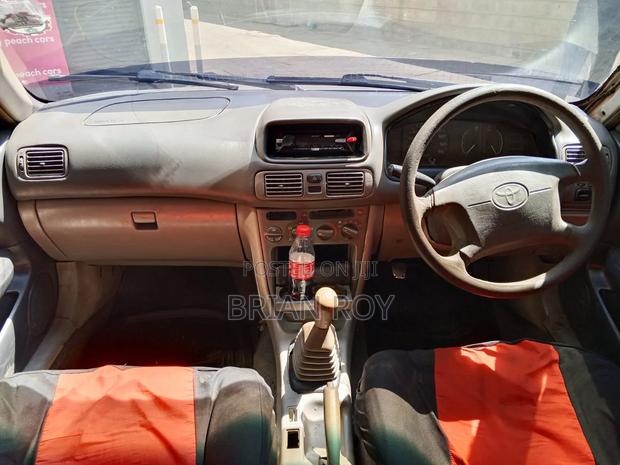Toyota Corolla 2000 Silver