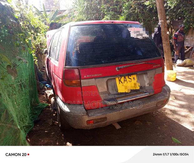 Mitsubishi RVR 1999 Red