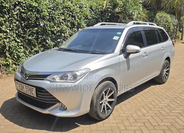 Toyota Corolla Fielder 2016 Silver
