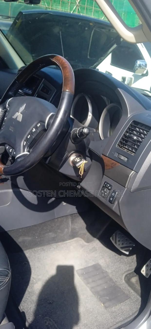 Mitsubishi Pajero 2019 White