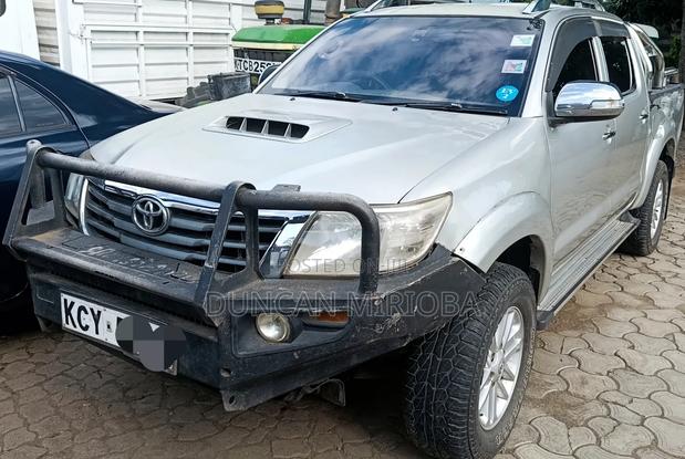Toyota Hilux 2013 Gray