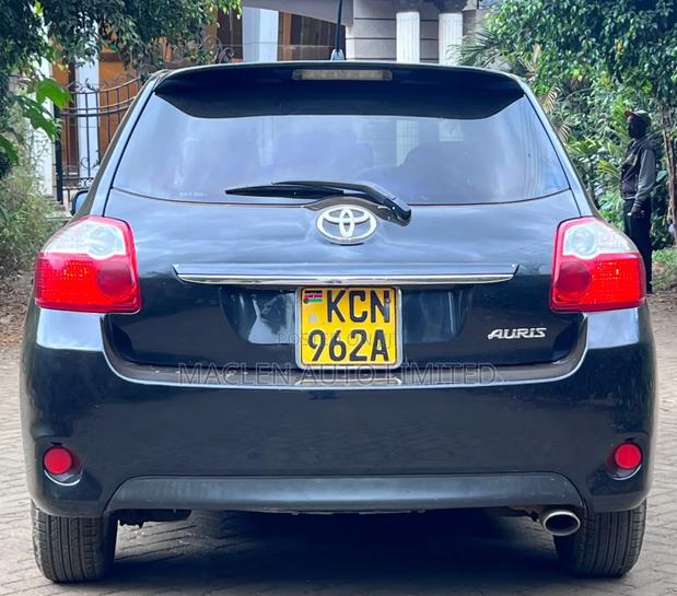 Toyota Auris 2010 Gray