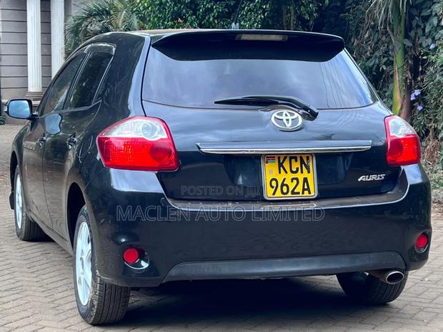 Toyota Auris 2010 Gray