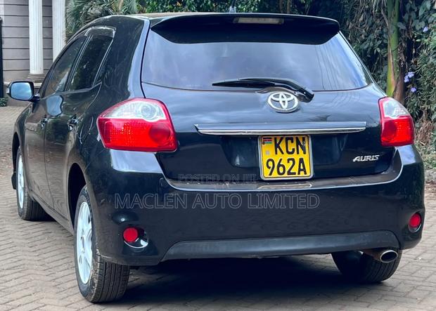 Toyota Auris 2010 Gray