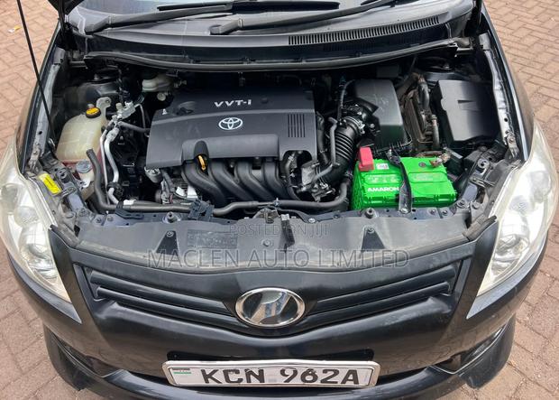 Toyota Auris 2010 Gray