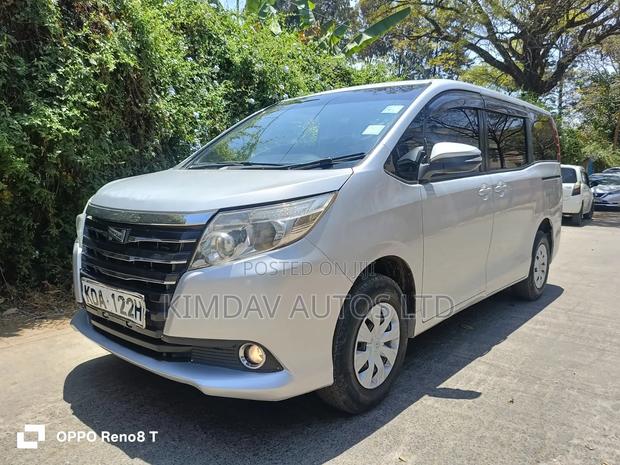 Toyota Noah 2014 Silver
