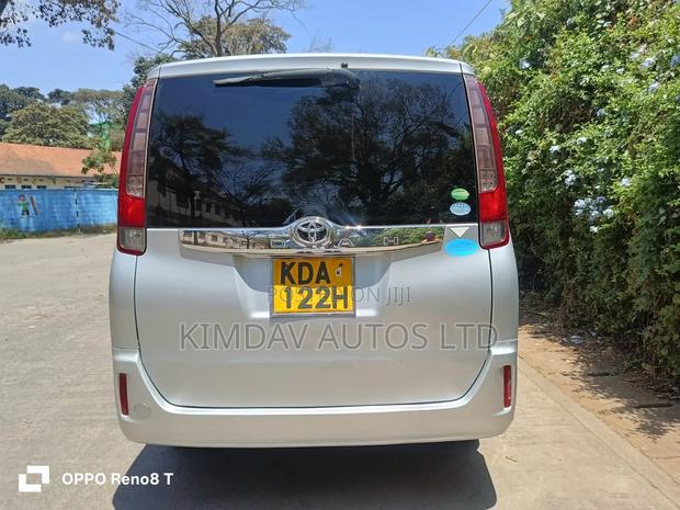 Toyota Noah 2014 Silver