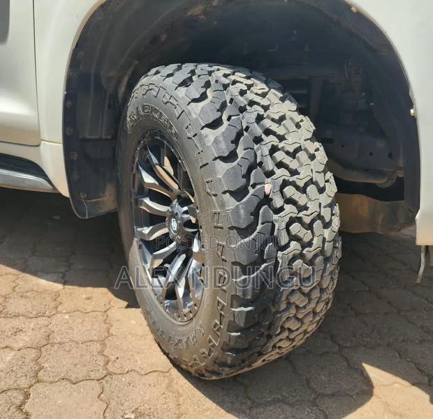 Toyota Land Cruiser Prado 2009 White