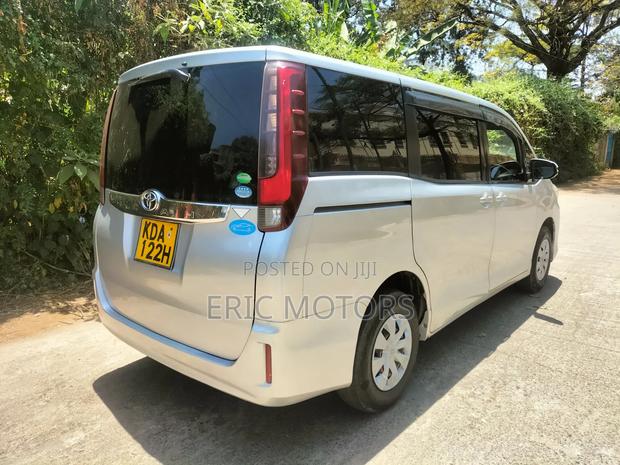 Toyota Noah 2014 Silver