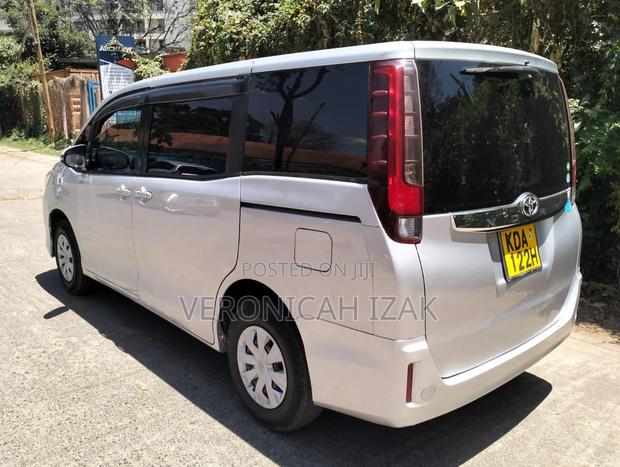 Toyota Noah 2014 Silver
