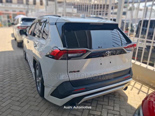 Toyota RAV4 2020 White