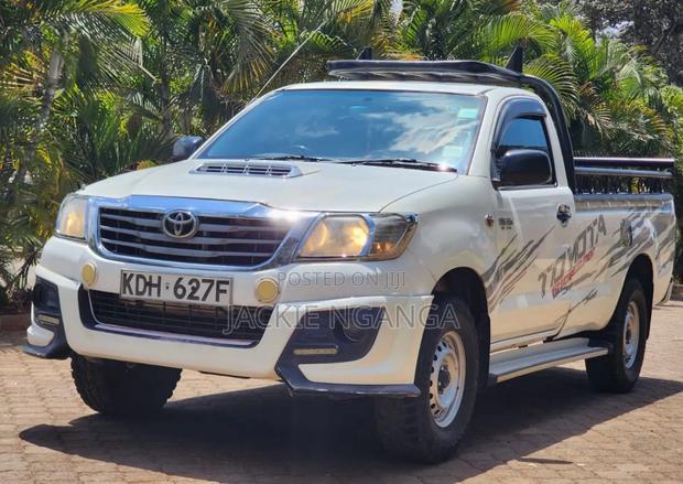 Toyota Hilux 2015 White
