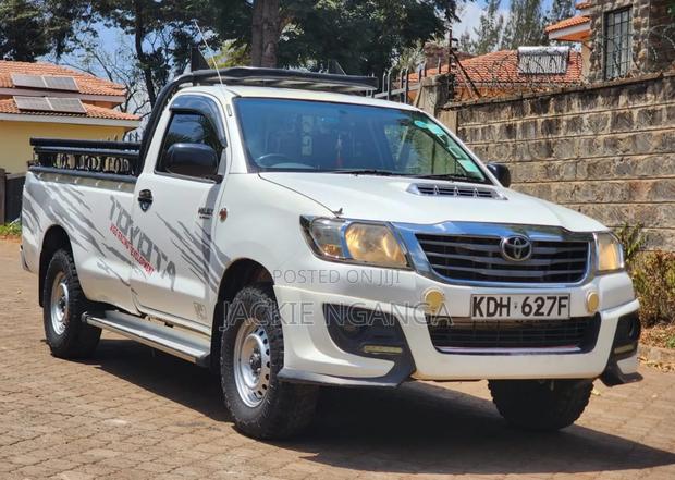Toyota Hilux 2015 White