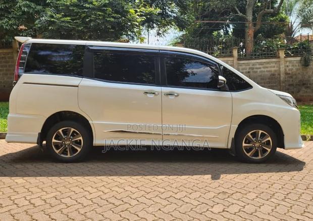 Toyota Noah 2018 White