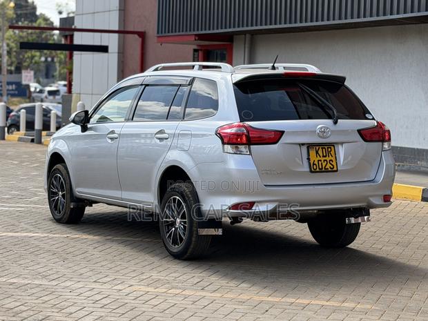 Toyota Corolla Fielder 2017 Silver