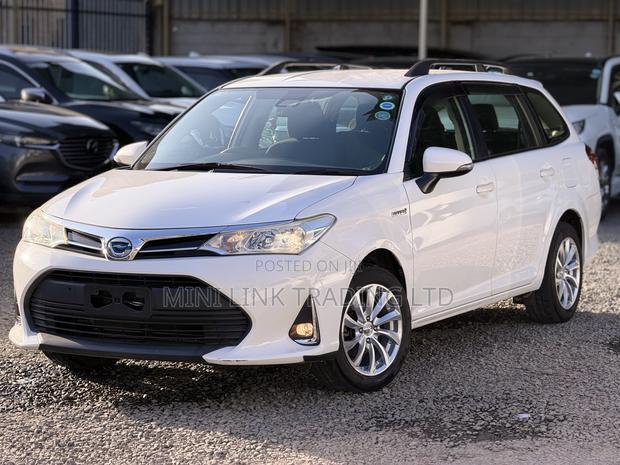 Toyota Corolla Fielder 1.5 Hybrid FWD 2019 White
