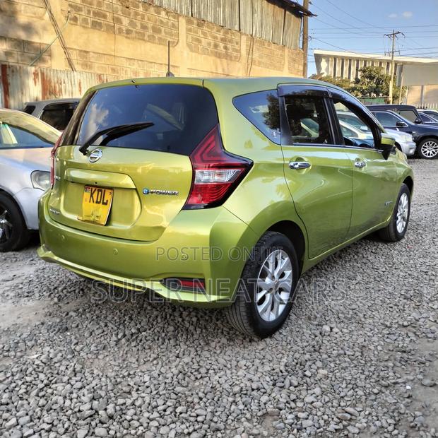 Nissan Note 2017 Green