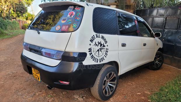 Toyota Gaia 2010 White