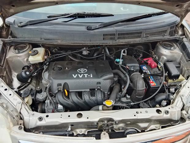 Toyota Raum 2005 Silver