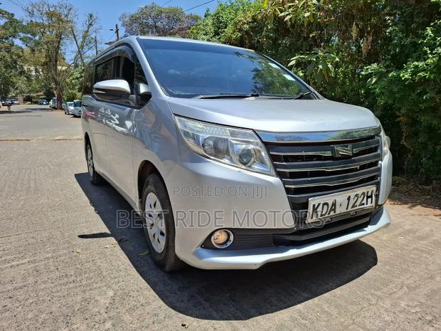 Toyota Noah 2014 Silver